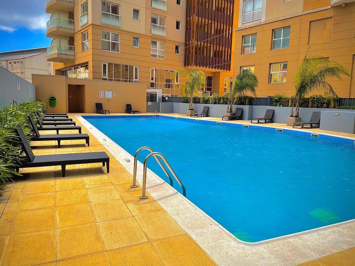 Bentley Holiday Apartments - West One Gibraltar Buitenkant foto