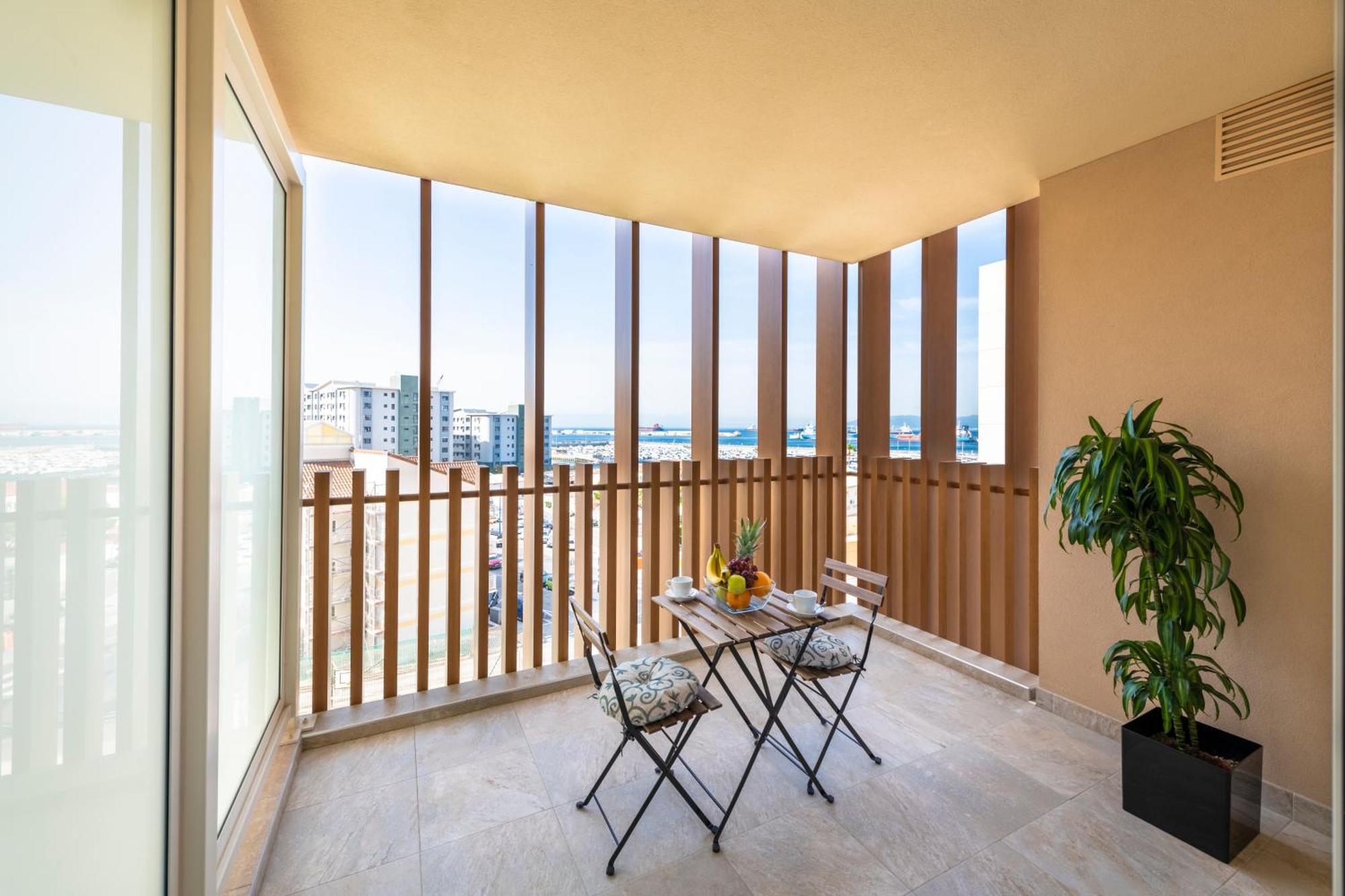 Bentley Holiday Apartments - West One Gibraltar Buitenkant foto
